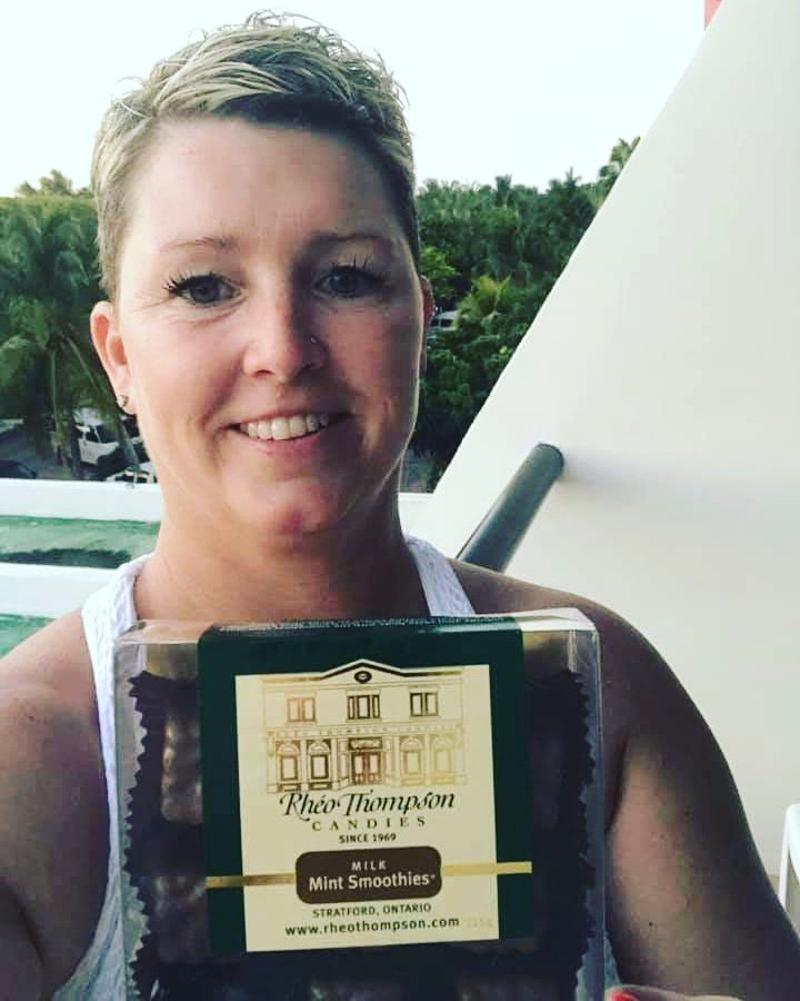 RheoThompson's tweet photo. Sometimes our Mint Smoothies® travel along way to be enjoyed! Jennifer's made it all the way to Cancun, Mexico. Don't forget to send us your #RheoFace by tagging Rhéo Thompson Candies on your sweet selfies! #StratfordON #mintsmoothies #50years #rheothompsoncandies https://t.co/00FBriuxT7