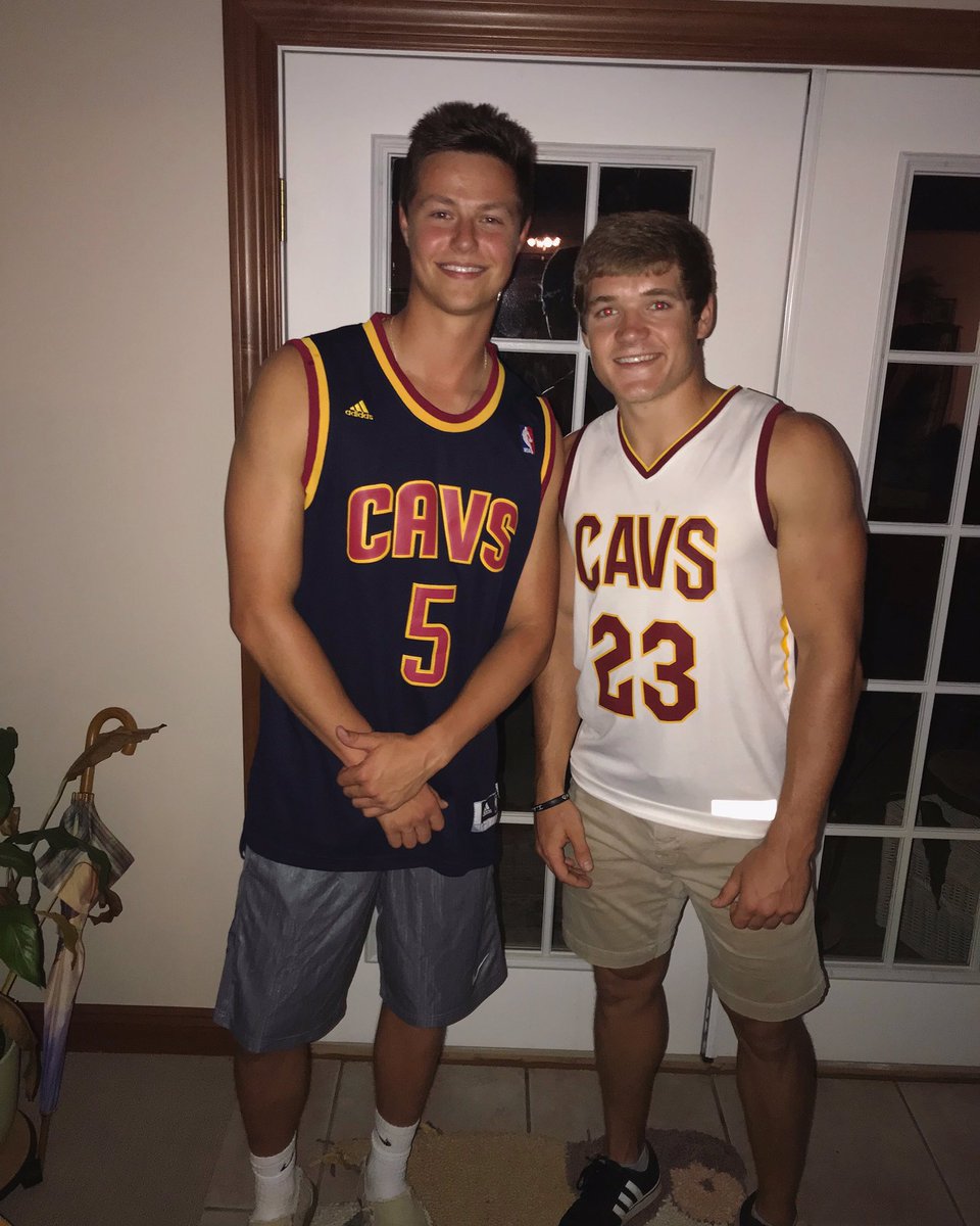 HuberColton's tweet image. Happy 21st brodie🤞🏽 can’t wait to celebrate tonight