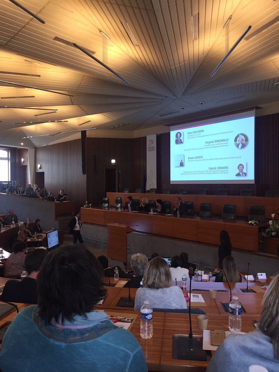 Apec_NA's tweet photo. #ColloqueRH @colloqueisfogep « L’engagement» Bruno Debatisse DRH @Legrand : « Nous conduisons tous des phases de transformation = essentielles dans nos organisations. Nous devons donc avoir des collaborateurs engagés pour conduire ces phases » https://t.co/7dGepEw0sH
