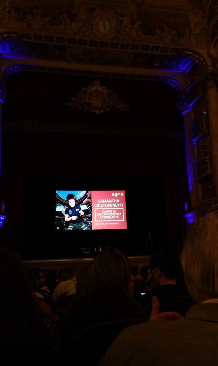 ari02proietti's tweet photo. Diario di un'apprendista astronauta
@AstroSamantha incontri importanti #ijf19 https://t.co/0sT5T7OGK4