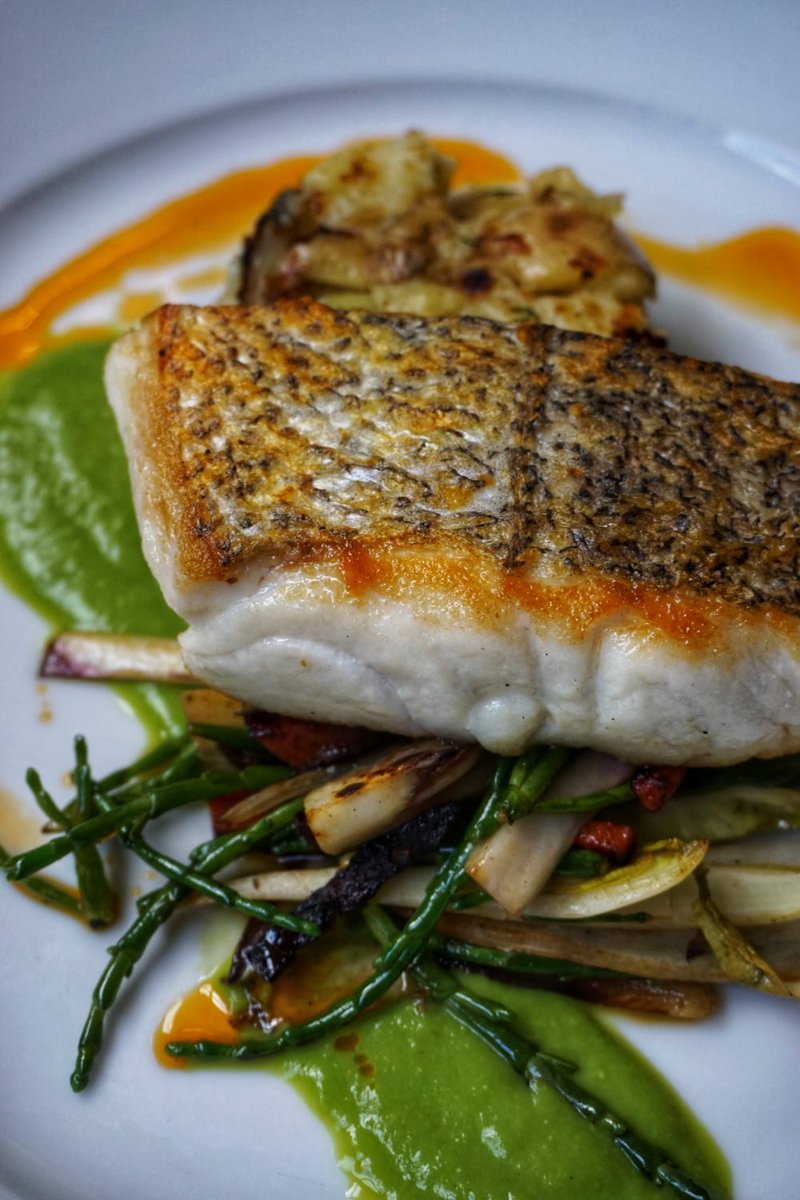 blackhorseherts's tweet photo. If you've worked hard all week, allow us to provide you with an end-of-week treat: 

Pair of pan-fried fillet of hake with pea puree, dill crushed new potatoes; chorizo, chicory and samphire warm salad. https://t.co/kbrXHseOHc