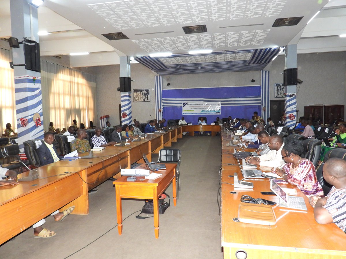 Le Ministère du Développement de l’Economie Numérique et des Postes a tenu la première session de son CASEM au titre de l’année 2019, ce vendredi 5 avril 2019, sous la présidence de Madame Hadja OUATTARA/SANON.
facebook.com/www.mdenp.gov.…