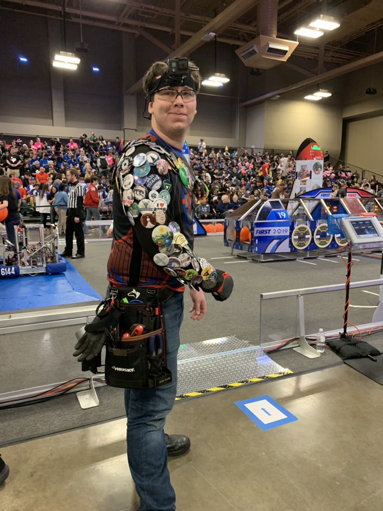 susan_ashmore's tweet image. Love this sleeve of #buttonchallenge from @FIRSTinTexas #FRCTeams 7494.
