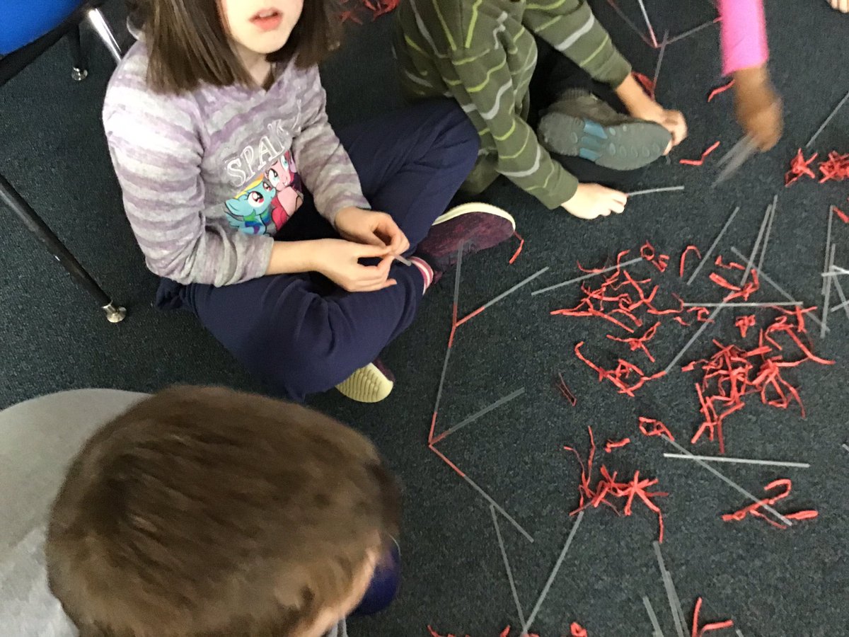 2room5's tweet photo. Making 3D shapes! https://t.co/dQEV1vZG39