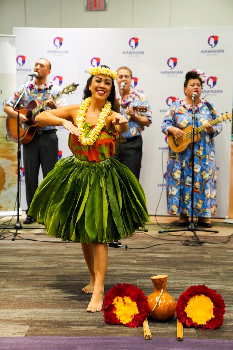 HawaiianAir's tweet photo. #AlohaBoston! 🤙🏼 #HA90 flew into aviation history today, inaugurating the nation’s longest interstate route when it left #HNL on April 4 and touched down at #BOS this morning, bringing with it a five-times-a-week dose of aloha to New England. https://t.co/YFzSE8yL1G https://t.co/cYEKzRG1lI