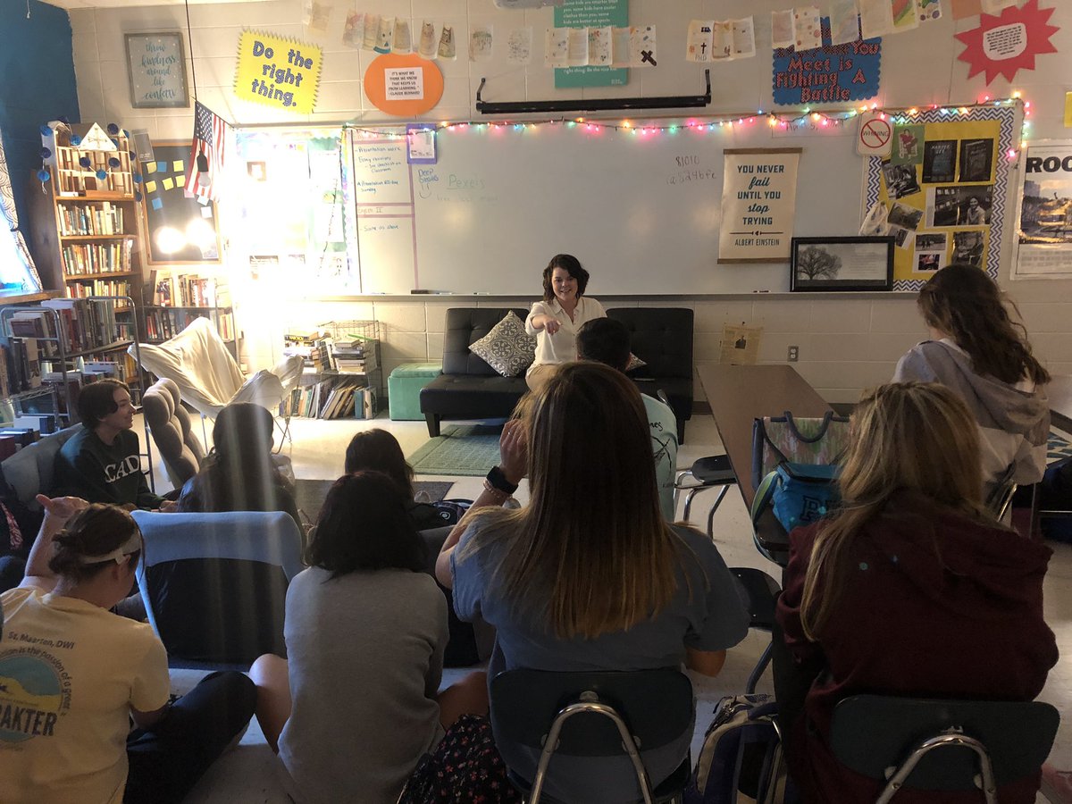 DSteward89's tweet photo. Honored to have @HannahKellyMO stop by and talk about @MHSSeniorProj with our @MHSBluejays seniors. Thank you for visiting with and supporting our students. #MJaysMpact @Marshfield_R1 https://t.co/hSpWp47V35