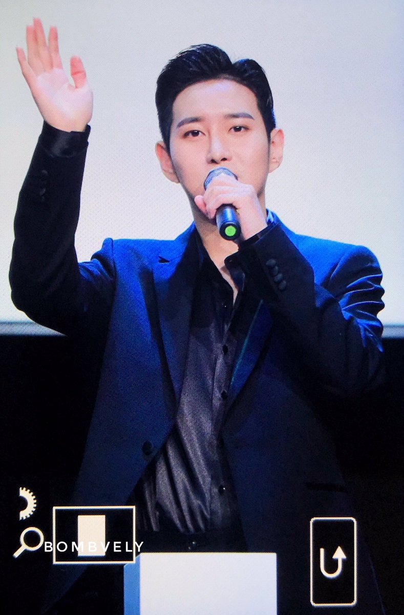 B_BOMBcom's tweet photo. 190406 #비범 #이민혁
👋🏻👋🏻👋🏻컴백 첫 팬싸 끝👋🏻👋🏻👋🏻 https://t.co/Lesht5ybaG