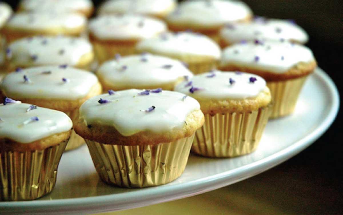 505Nomad's tweet image. Lavender Lemon Cupcake #recipe - wp.me/pazBwO-fj

#foodie #baking #recipes #snack #NomNom