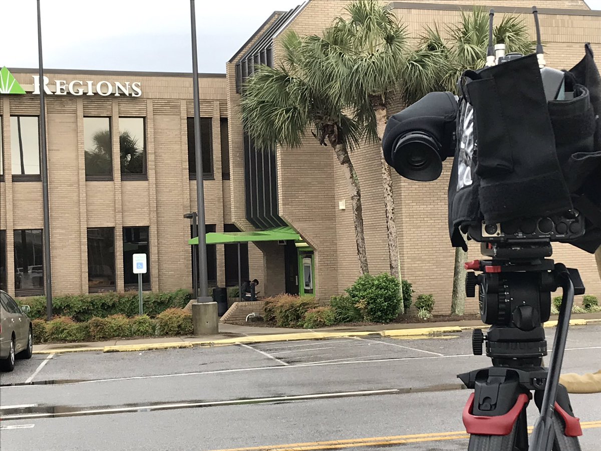 WEARDanielg's tweet image. #FirstOnScene @OCSOALERTS is currently investigating an attempted robbery at Regions Back in Shalimar, suspect is in custody. More as it becomes available @weartv