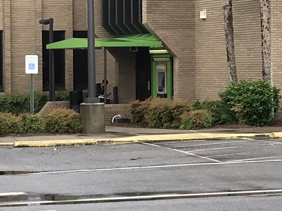 WEARDanielg's tweet image. #FirstOnScene @OCSOALERTS is currently investigating an attempted robbery at Regions Back in Shalimar, suspect is in custody. More as it becomes available @weartv