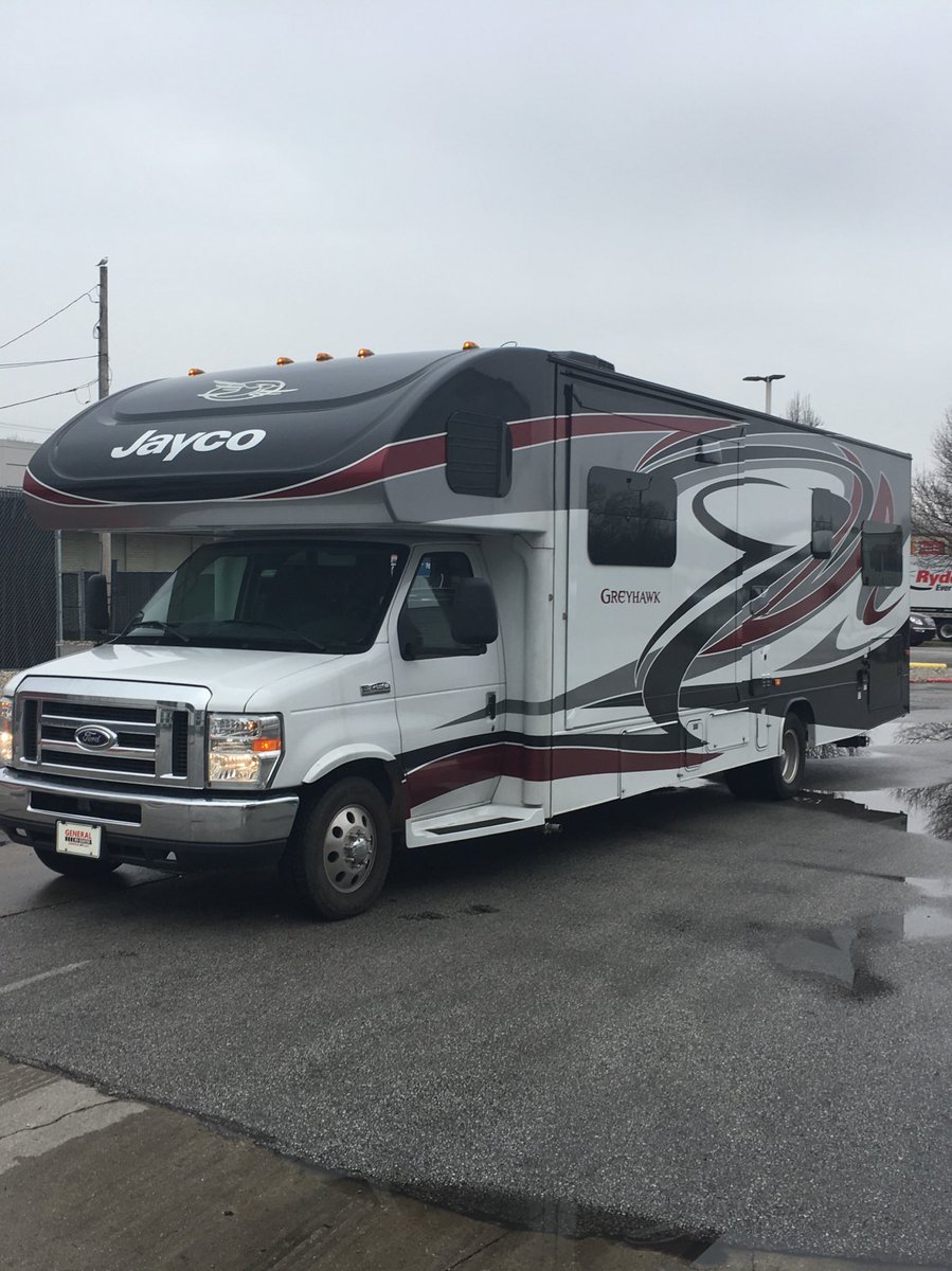 TheSchemWow's tweet photo. Manager RV breaks a mirror on the road trip to the Final Four so what do we do? Stop at a truck stop and fix it #MMTMW @SpartanHoopsMGR https://t.co/S8s0lsgOrs