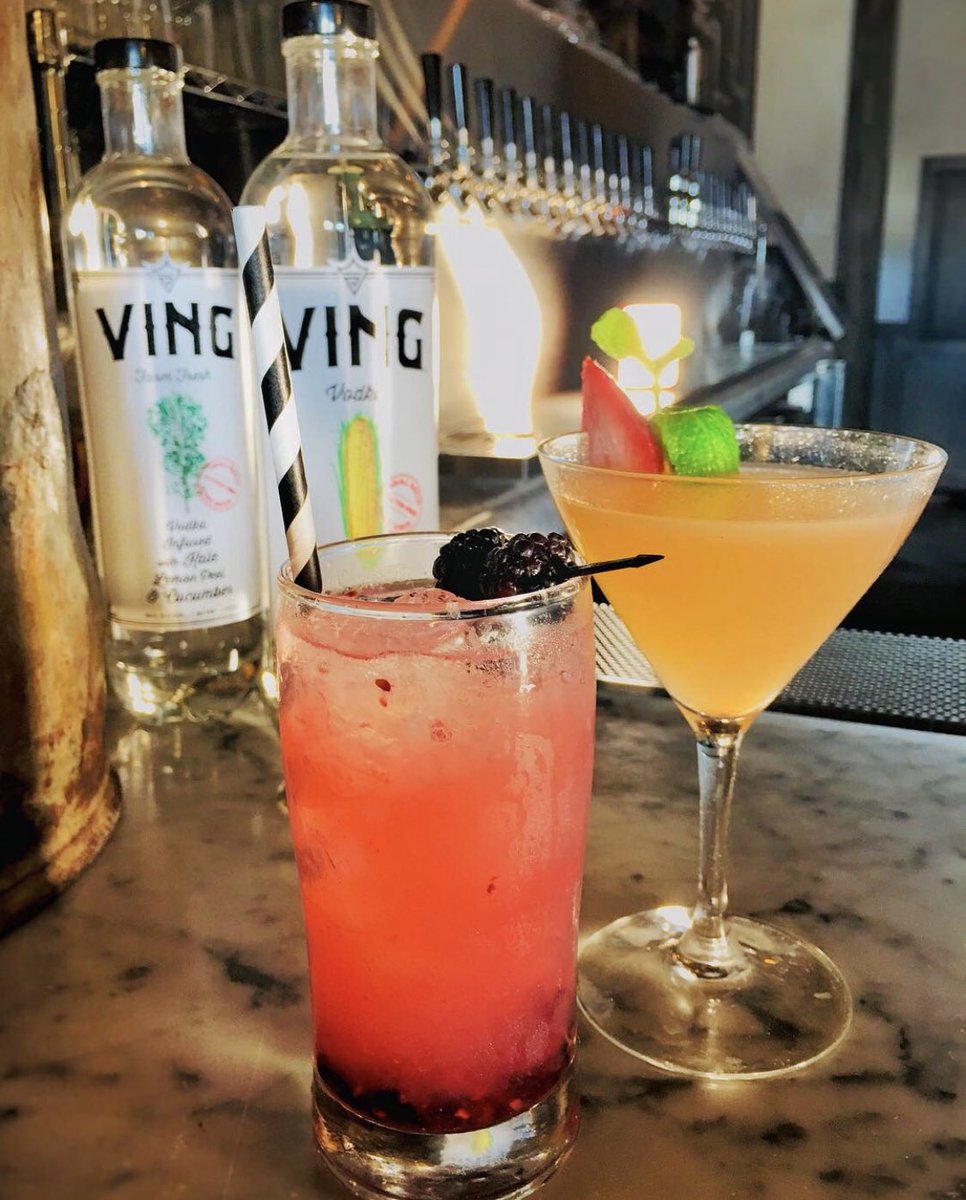 VINGvodka's tweet image. LiVING our best life @thelocalpeasant with good friends, great food and VING        🍸🍸#cheers #localpeasant #vingvodka #worldscleanestvodka #californiaorganicvodka #supportlocal #shermanoaks #woodlandhills #laeats #fridaymood #weekendbrunch #friends #fun #boozybrunch