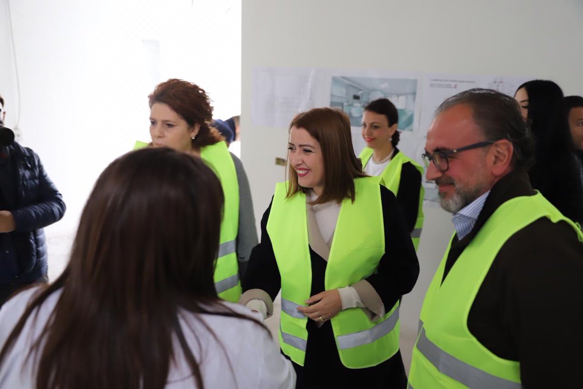 GManastirliu's tweet photo. Me kryetarin e Bashkisë #Vlorë Dritan Leli, deputetët Fate Velaj dhe Edmond Leka👉🏼gjatë inspektimit në Poliklinikën e #Vlorës, e cila po #transformohet në një qendër model të shërbimit të specializuar.
🏥Standard i ri shërbimi për 150 mijë qytetarë, banorë dhe turistë👍🏼 https://t.co/4t4M2Y6Xn1