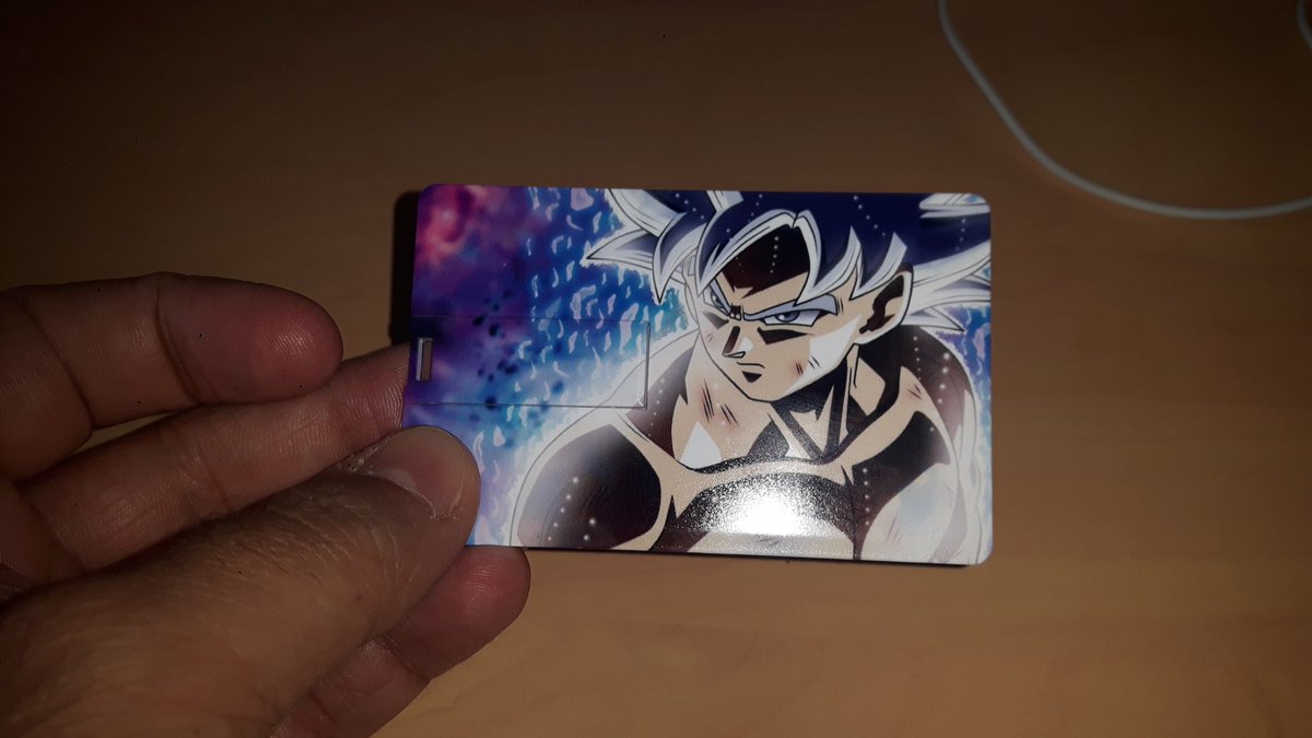 qelq1's tweet photo. Tu as une clés USB ? 
Moi : ouaii 
#goku #UI #clesusb #DBZ https://t.co/EjYpjr44TP