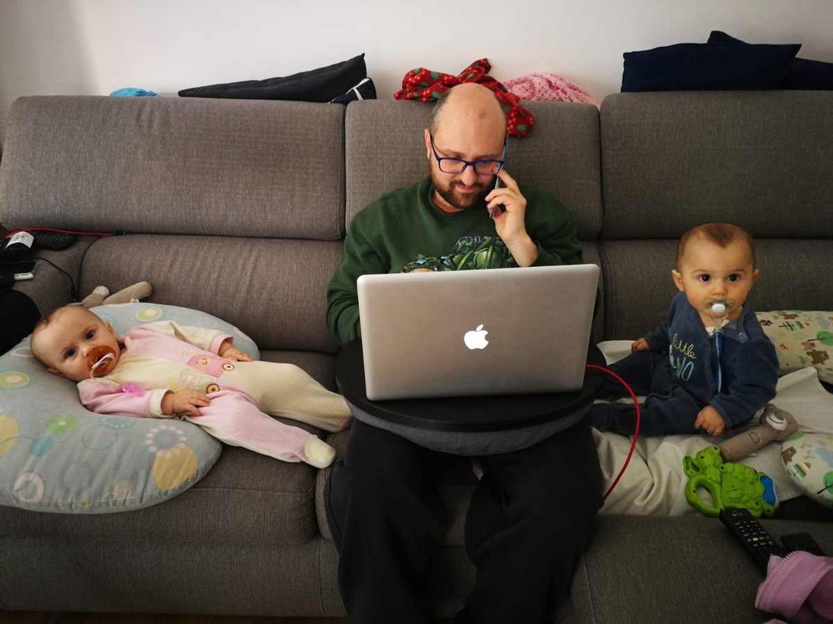Xabaras_it's tweet photo. Freelancing when you have twins...
#freelance #freelancing #workathome #twins #Children #workingfromhome #Hardwork #theworkingdad https://t.co/1W347kDeRu