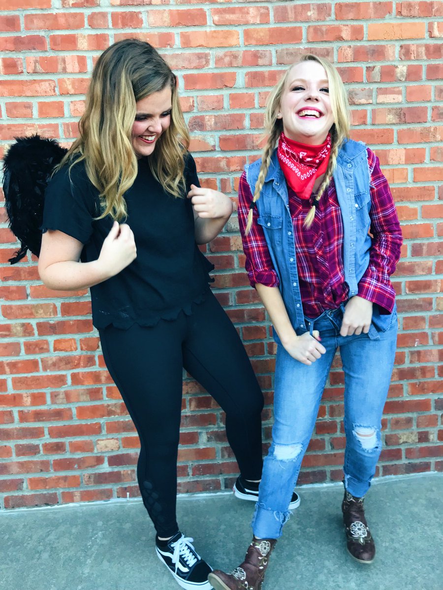 WichitaAlphaPhi's tweet photo. Today’s #PhiPhiture goes to our OK native Gabi Bozarth! Gabi is a sophomore Exercise Science major in the honors college. She is a member of SAS and serves as our Director of Campus Activities! Fun fact: she got attacked by a goose on her first WSU campus visit📚💛 https://t.co/73YquWZl4x