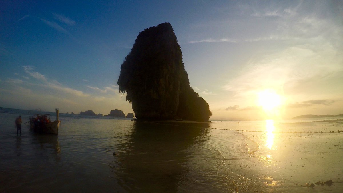 Today has been EPIC ! 
7 Island Tour 
Snorkelling
Sunset BBQ on Railay Beach 
Night Swim with Illuminous plangton and back to hotel for some Leo beer ☀️🇹🇭🙌🏼🍺 <a href="/woodiesgob/">Annabel Wood</a> 

#honeymoon #Thailand #Krabi