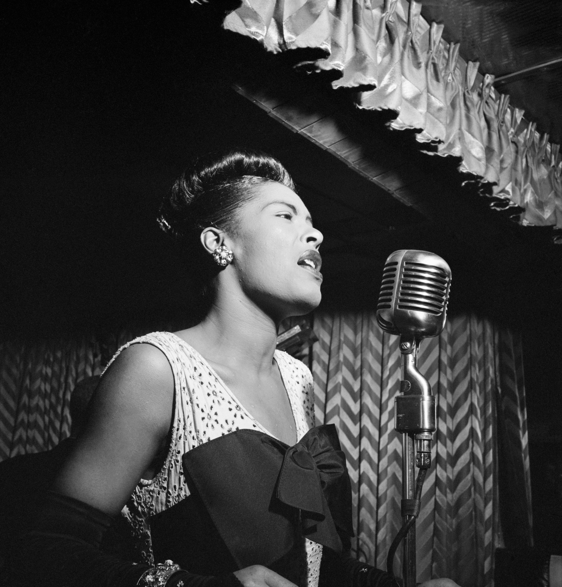 Happy birthday to the legendary Lady Day! #BillieHoliday was born on this day in 1915 in Philadelphia. What's your favorite recording of hers?