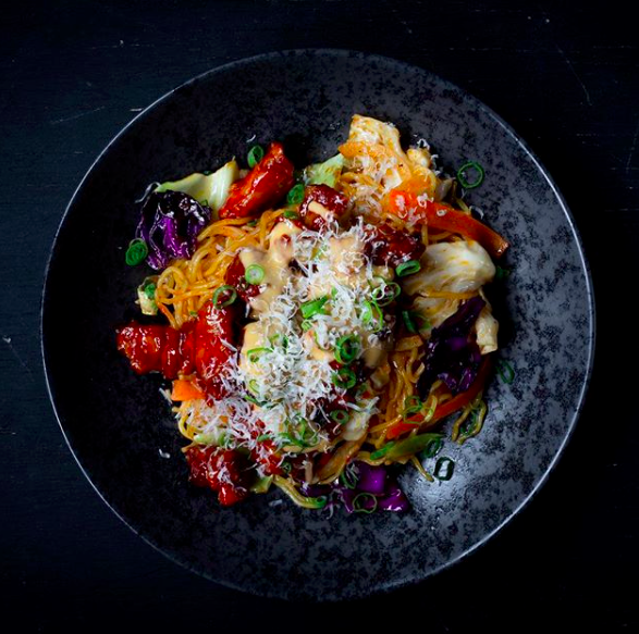 WalkingMatters's tweet photo. Sandstone... the perfect tone and texture to frame your gorgeous dish 😍 Delicious @BauscherHeppUSA 🙌 👏
📸 @foodseennc
#TabletopMatters
#foodandbeverage #plating #chef #chefslife #kitchendesign #hospitality #foodservice #foodseen https://t.co/4cbZKUSezL