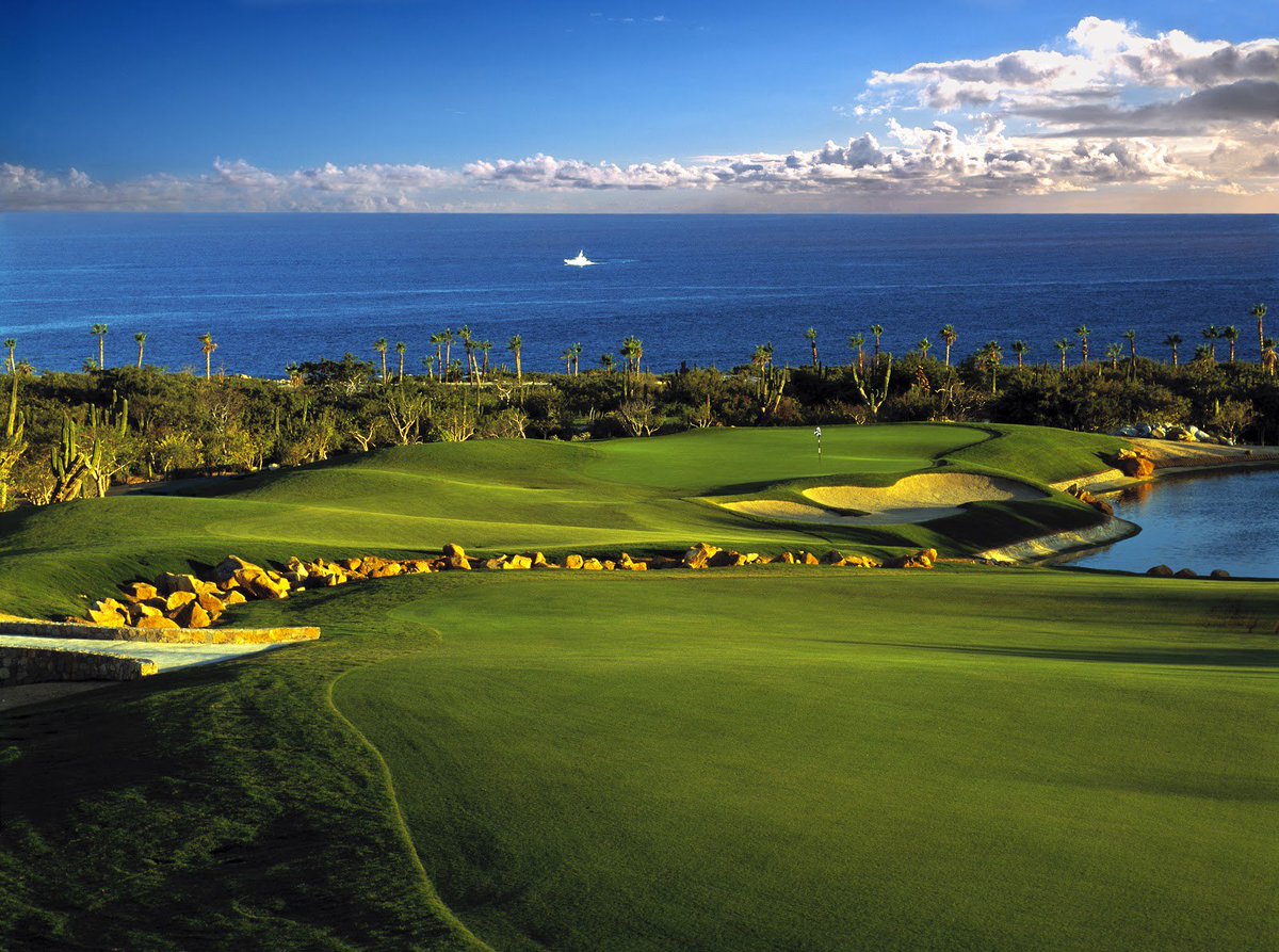 LosCabosTourism's tweet photo. Blue skies and green fairways make for a perfect afternoon. https://t.co/j0NO63vD9O