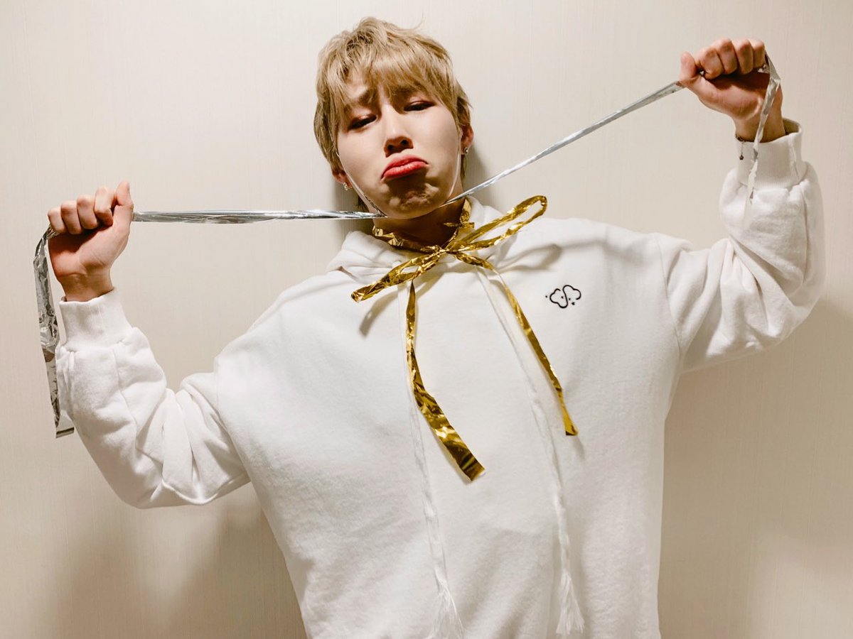 HSW_officialtwt's tweet photo. [☁️]

홍콩 하늘 여러분! 구르미와 함께한 시간 즐거우셨나요? 즐겁고 행복했던 시간 잊지마요💜

#하성운
#HASUNGWOON
#MyMoment https://t.co/TLWHcZshm6