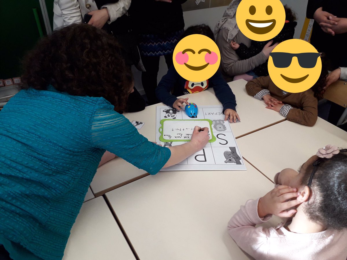 erun_reims_sud's tweet photo. #Forumatice à l’école maternelle Ravel à @VilledeReims. Les élèves travail en autonomie avec les tablettes. De nombreux parents ont fait le déplacement. @Forumatice @academie_reims @DuplessyMuriel @ArnaudRobinet https://t.co/mYuFFYCupS
