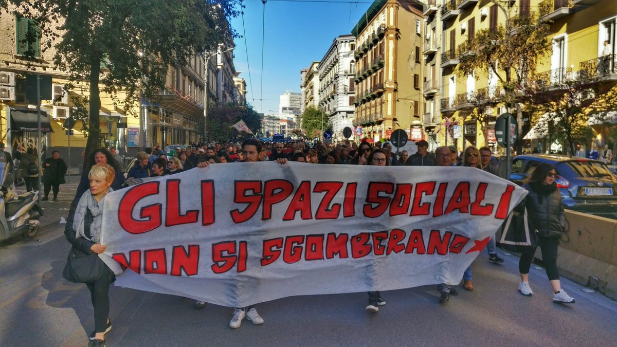 LabPolIskra's tweet image. Giù le mani degli spazi sociali! #corteo #Napoli no #sgomberi #BanchiNuovi