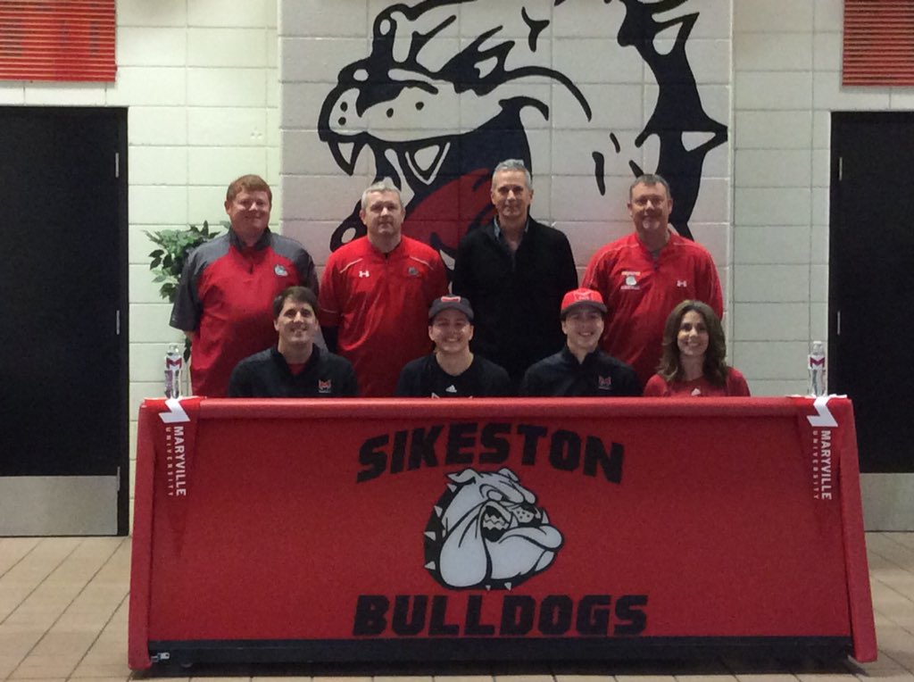 SikestonHoops's tweet photo. We are so proud of @owen_long3 and @Parker_Long_ for signing with @MaryvilleHoops @Marc_Stricker. Big things in store for these 2!  Congratulations and good luck!  #CheckItUp

Another great day to be a Bulldog! https://t.co/3PD5RbV8IJ