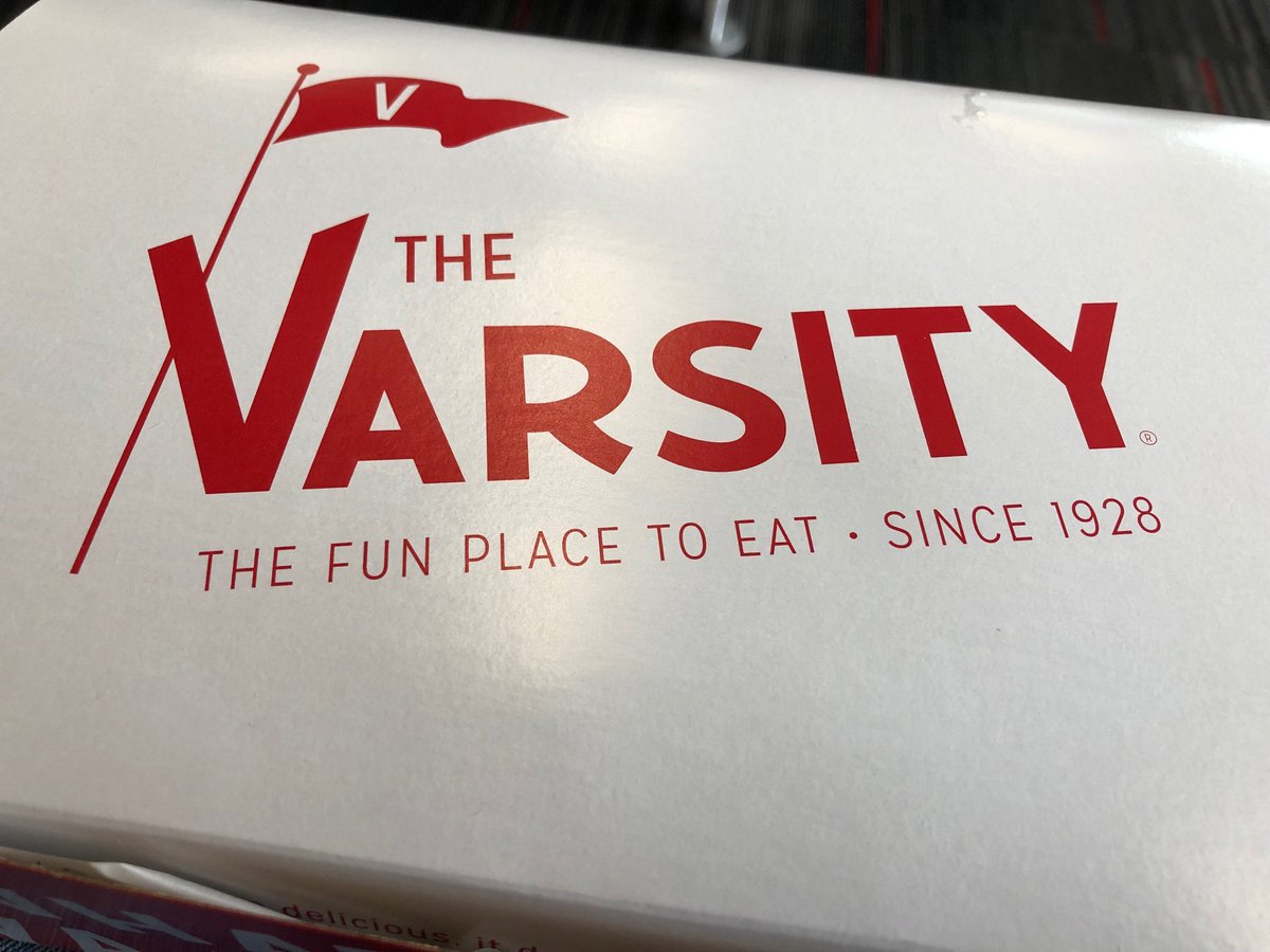 edm3's tweet image. With apologies to everyone on the plane I’m about to board, I’ll have 2 chili dogs, large onion rings, and no regrets.