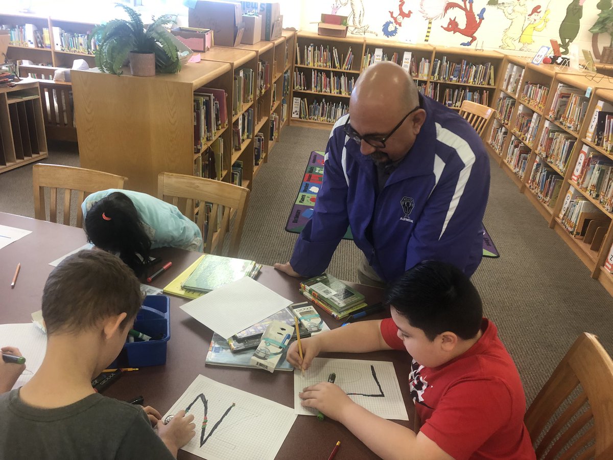 libraryDZ's tweet photo. Thank you @SMCISD_supe for stopping by to code @Ozobot with us today! #DZDiamondsCode #edtech @dzpandas @DZDiamonds1 @marielyyavet https://t.co/Cm9vr14e0f