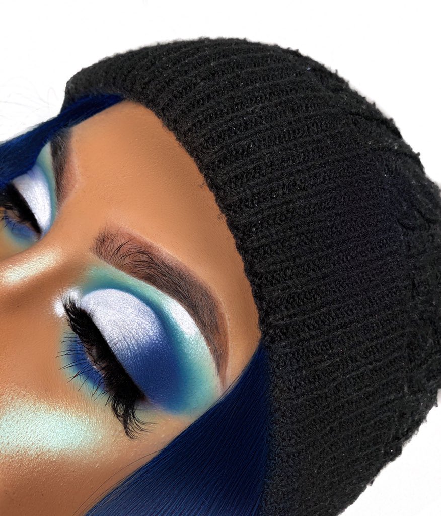 nerizyy's tweet photo. @JeffreeStar @redbull The palette is EVVVVERYTHING 💎❄️😍 https://t.co/SF5ZfhBMEe