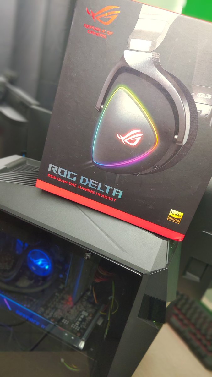 Heyartv's tweet photo. C'est le moment! #RT et #Fav ce post et follow le partenaire des champions @ASUS_ROG_FR  et moi même pour repartir avec ce casque ROG Delta! Goodluck 👊 https://t.co/wUOIJzImx7