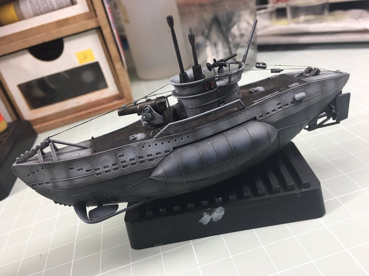 gurufoxx's tweet photo. Base colours done (periscopes left in primer for now). Next up: cartoony weathering! #uboat #brushpainting #paintingmodels #mengmodel #warshipbuilder #modelboats https://t.co/N4f5wAOKmC