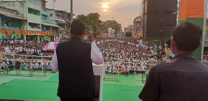 vishalk57806467's tweet photo. धन्यवाद मोहित भारतीय भाई 🙏🙏🙏🙏
जीवनातली पहिली एवढी मोठी जा��ीरसभेची नियोजनाची जबाबदारी ( सह संयोजक )म्हणून माझा नेतृत्वाखाली  पार पाडली 😊😊 https://t.co/3b3EkmmKBQ