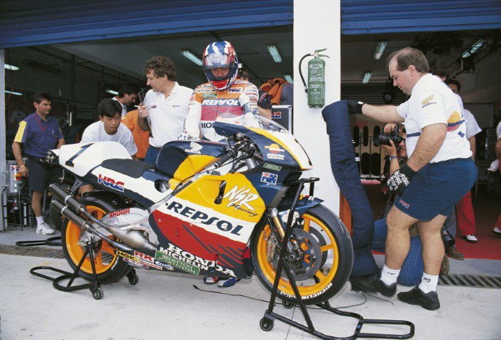 ¿Los campeones de 500cc que más se aburrieron? ➡️ motosan.es/vintage/los-ca… ⬅️ Grandes dominadores como Doohan, Rossi o Agostini. Un poco de historia por parte de nuestro colaborador <a href="/JesSanSan/">JESUS SANCHEZ SANTOS</a> en <a href="/Motosan_es/">MOTOSAN.ES</a> 🏁