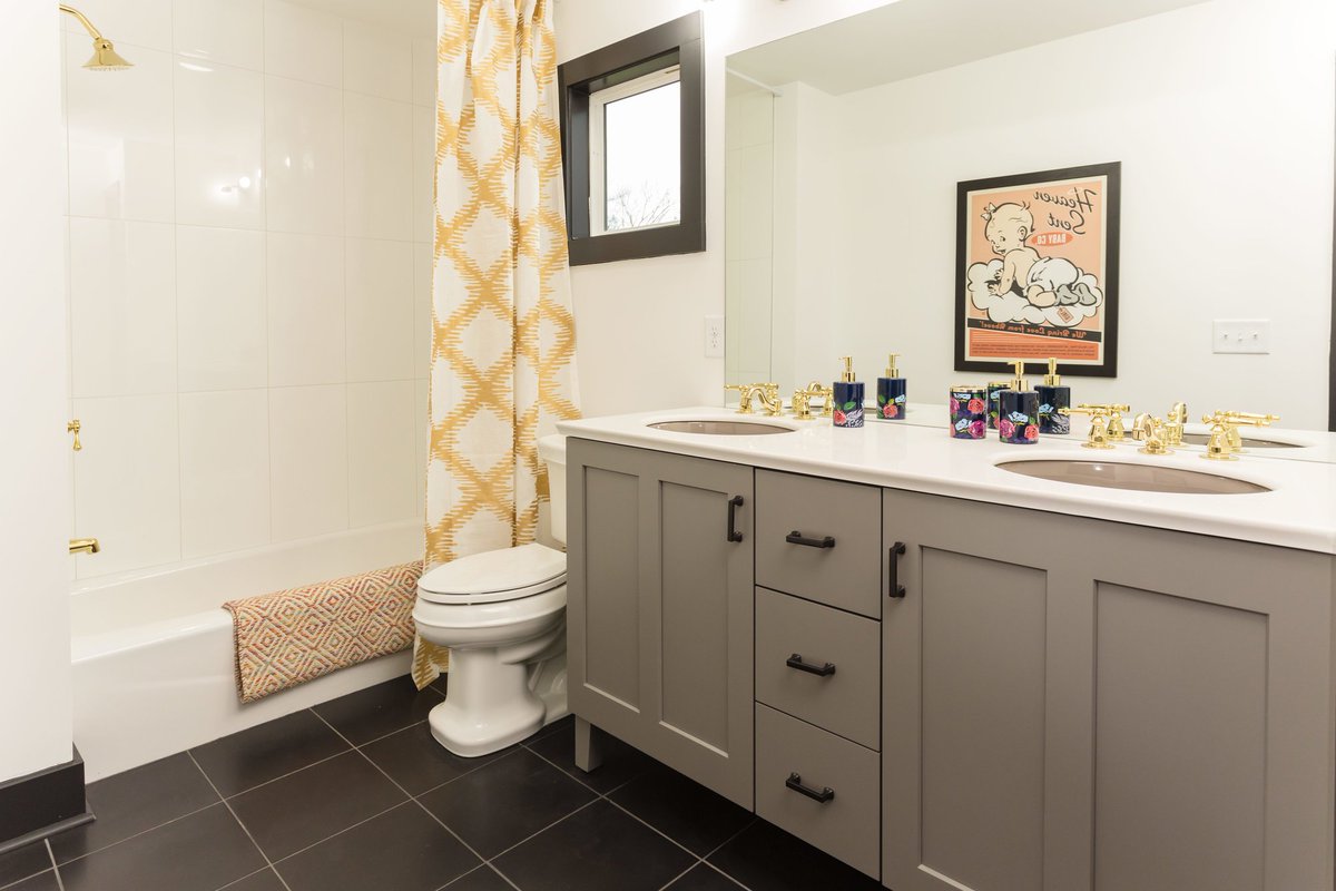 WebDonInc's tweet photo. Look at this beautiful bathroom renovation featuring a modern gray shaker door and @HanstoneQuartz Royal Blanc.  For more information on HanStone colors see our product page: https://t.co/6QjzISvESj #livebeautifully #webdoninc #bathroomdesign #homedesign #shakerdoor https://t.co/NqGqPB66rE