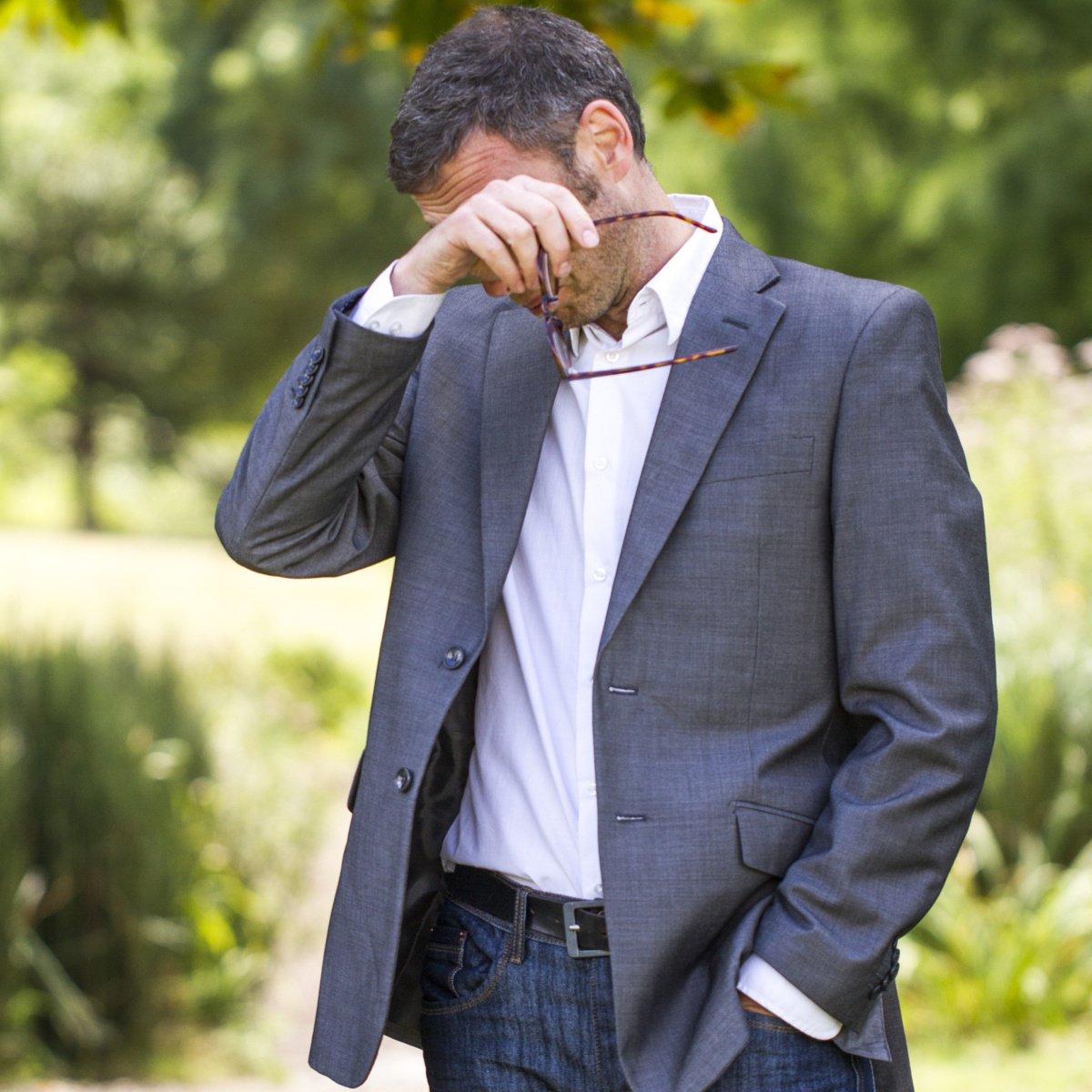 SafarianSimon's tweet photo. #Hayfever can trigger #DryEye like symptoms - red, itchy and sore eyes.  Specific eye drops or other treatment could to help alleviate these symptoms. If you're registered to a local #GP,  we can see you for a free, #emergency appointment! Simply call us on 02077221917. https://t.co/xSZpRt4k6Y