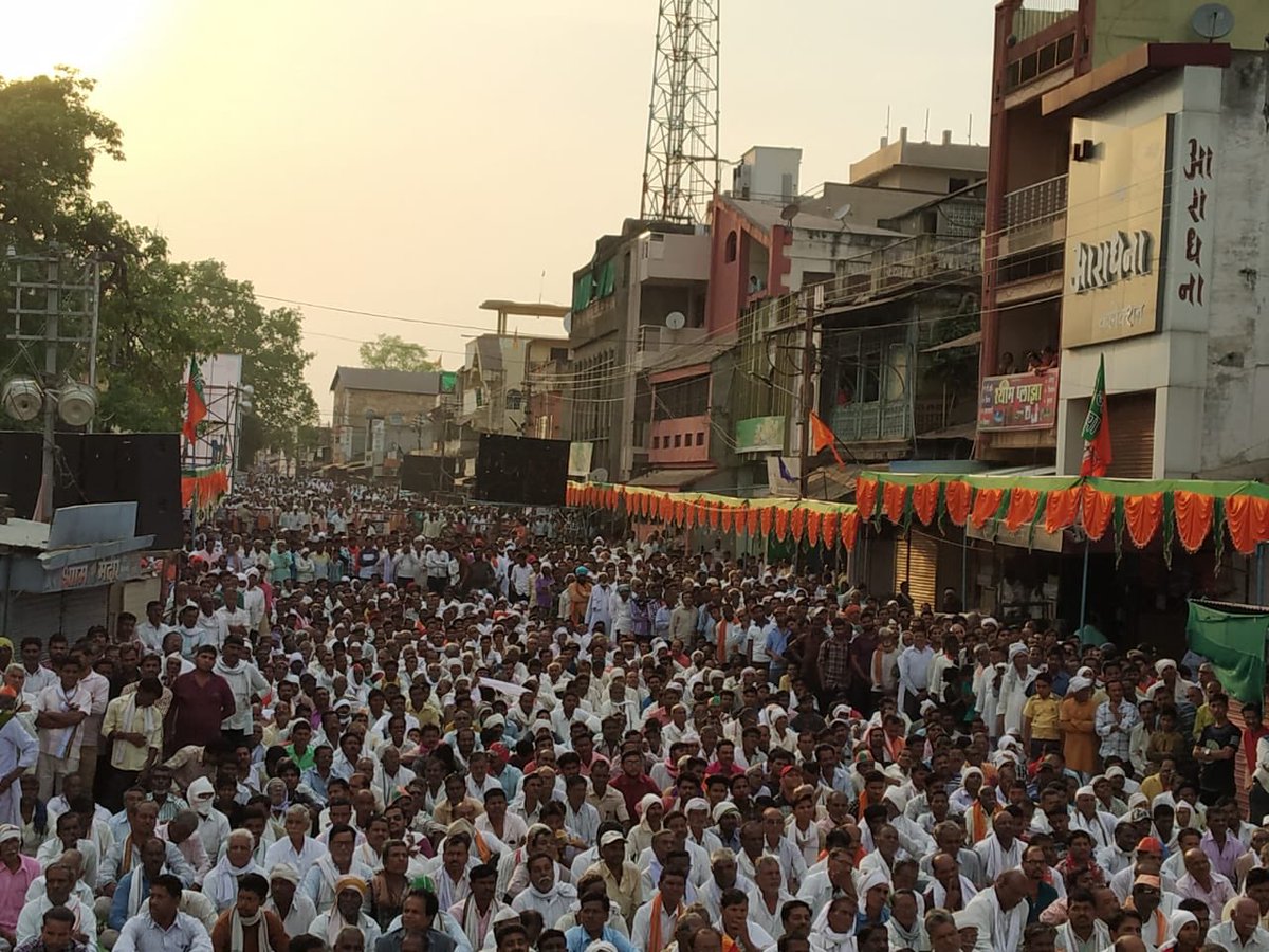 vishalk57806467's tweet photo. धन्यवाद मोहित भारतीय भाई 🙏🙏🙏🙏
जीवनातली पहिली एवढी मोठी जा��ीरसभेची नियोजनाची जबाबदारी ( सह संयोजक )म्हणून माझा नेतृत्वाखाली  पार पाडली 😊😊 https://t.co/3b3EkmmKBQ