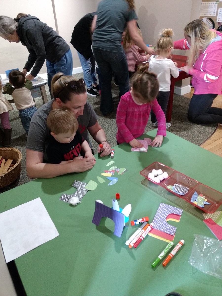 VSchweinler's tweet photo. Making bunnies with Jodi Case! #MobilizingLiteracy #FamilyFunDay https://t.co/Y7u7uDmMgt