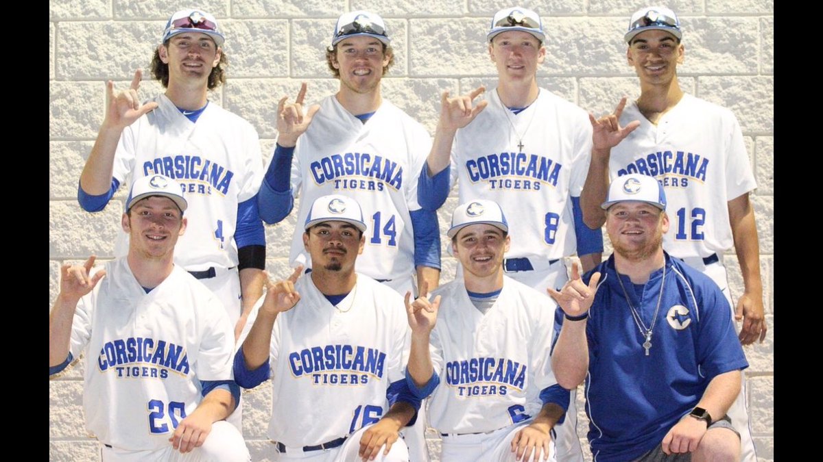 jonathanmonk26's tweet photo. Senior Night Game @ 7:00 at James G. Price, Senior Night recognition starts at 6:05 be there, we’d appreciate the support!
@micahburke22
@Korbin_SSmith
@cisco_xx
@DevanLindsey0
#ThePack8
#Wolfpack2019 https://t.co/50GQXKSOFR