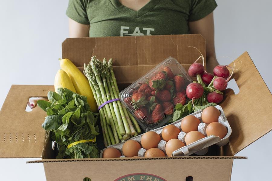 CMFarmShare's tweet photo. There’s just one week left to take advantage of early bird pricing and save on our Fruit and Vegetable Shares. Sign up today!
https://t.co/SsEMOWZpK7 https://t.co/fjCmQaUnP6