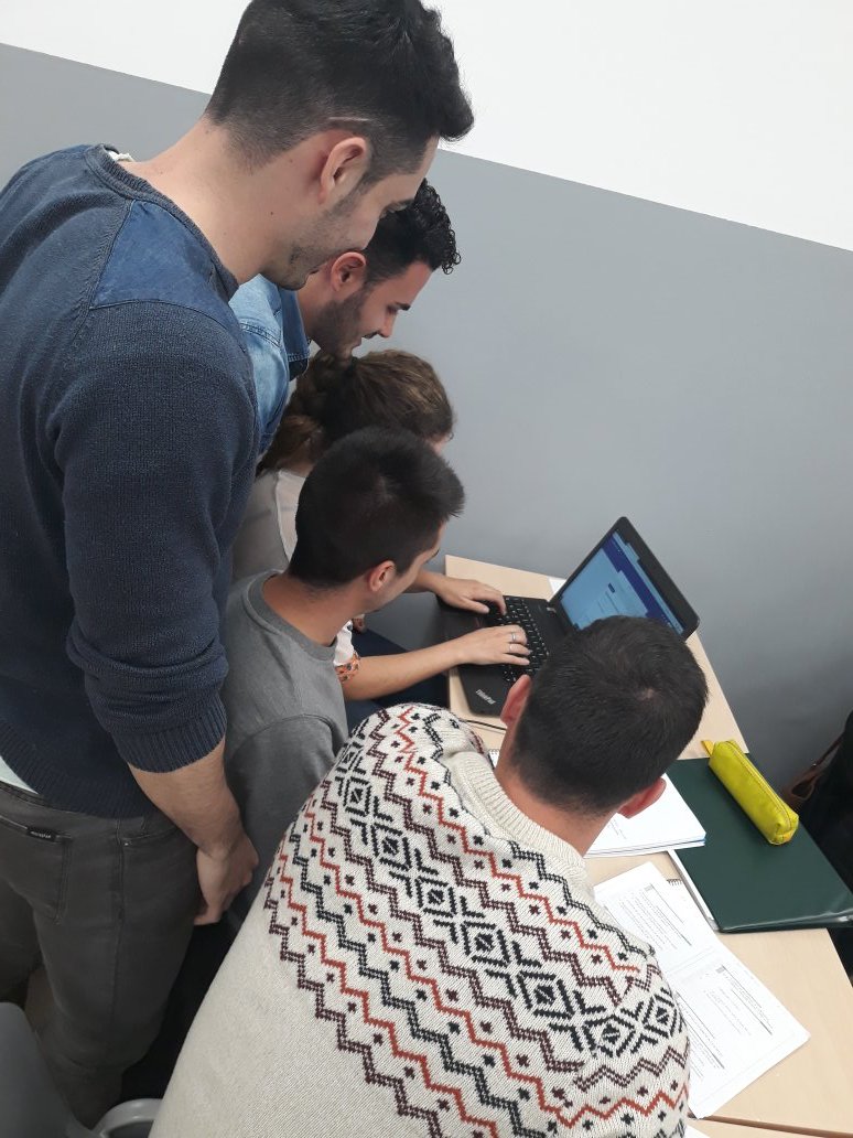 carmenpalaciosb's tweet photo. Un año más trabajando y disfrutando con los alumnos del #masterdireccionhotelera @unisevilla ya os queda menos para el comienzo de vuestras #practicas !!!!! https://t.co/loImeHRgeI