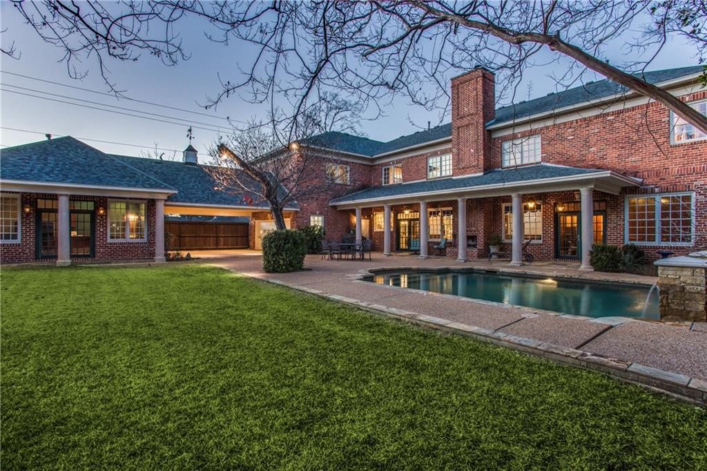 CranstonGroup's tweet photo. #OpenHouse

📍 4206 Valley Ridge Rd. | #Dallas, TX
🏠 Sat. &amp; Sun. from 1-3pm

5 Bed / 6 Full Bath / 1 Half Bath
6,456 SqFt / Offered for $1,425,000

For more details, to schedule a private tour, or for any of your #RealEstate needs - contact the #CranstonGroup 🗝 https://t.co/lh708BBVme