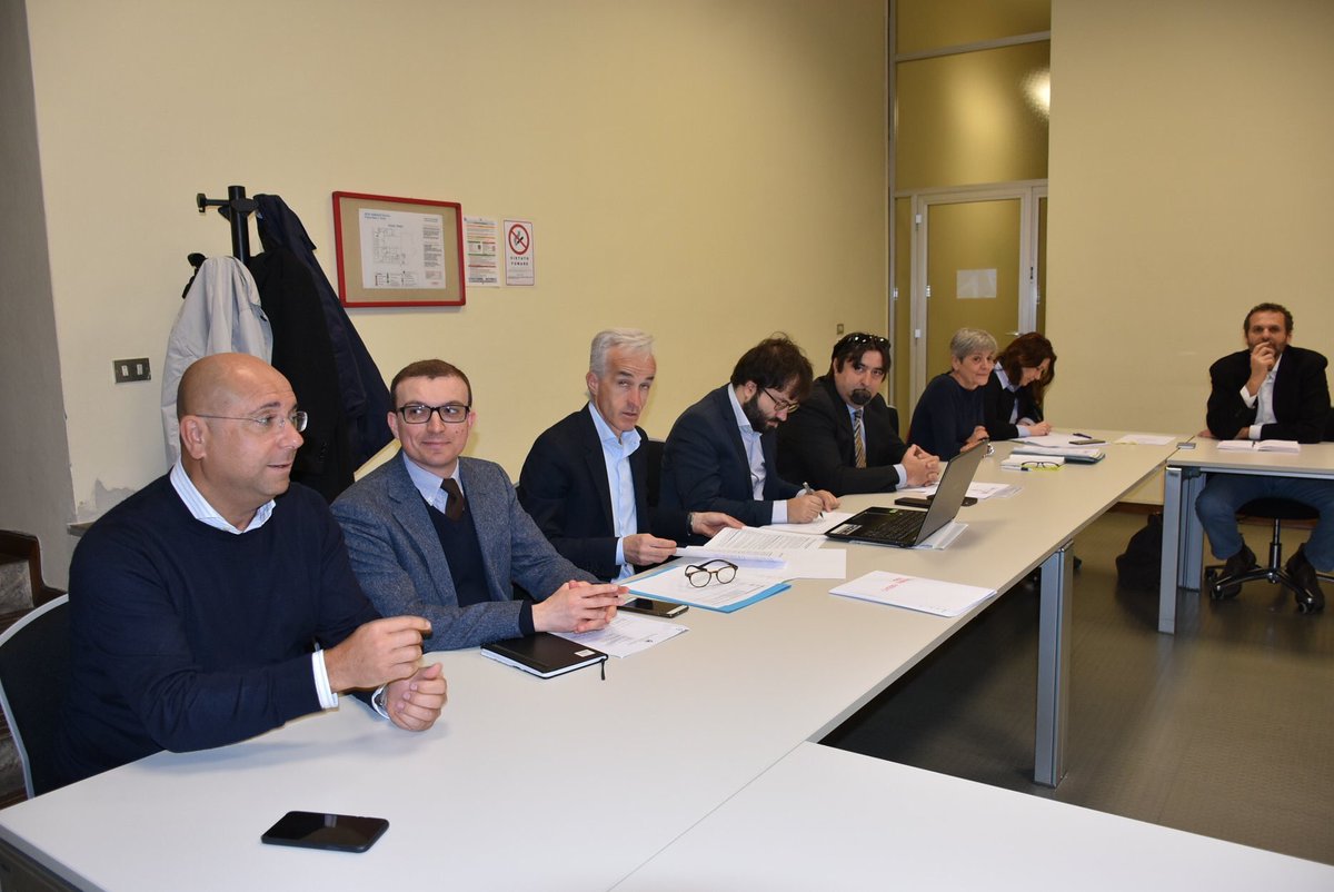 Primo tavolo tecnico con l’Agenzia Regionale Trasporti sulla questione #autoguidovie . La mia proposta di inserire nel comitato i referenti di #Voghera #Stradella e #comunitamontana è il metodo migliore. Prossima riunione 6 maggio a in Comune a Voghera.
#sindacodivoghera