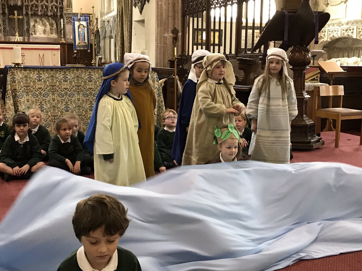 PSMInfants's tweet photo. A great performance from our Year 1 children #TheThreeTrees #loveinallwedo #Easter https://t.co/ORlm2UWkuN
