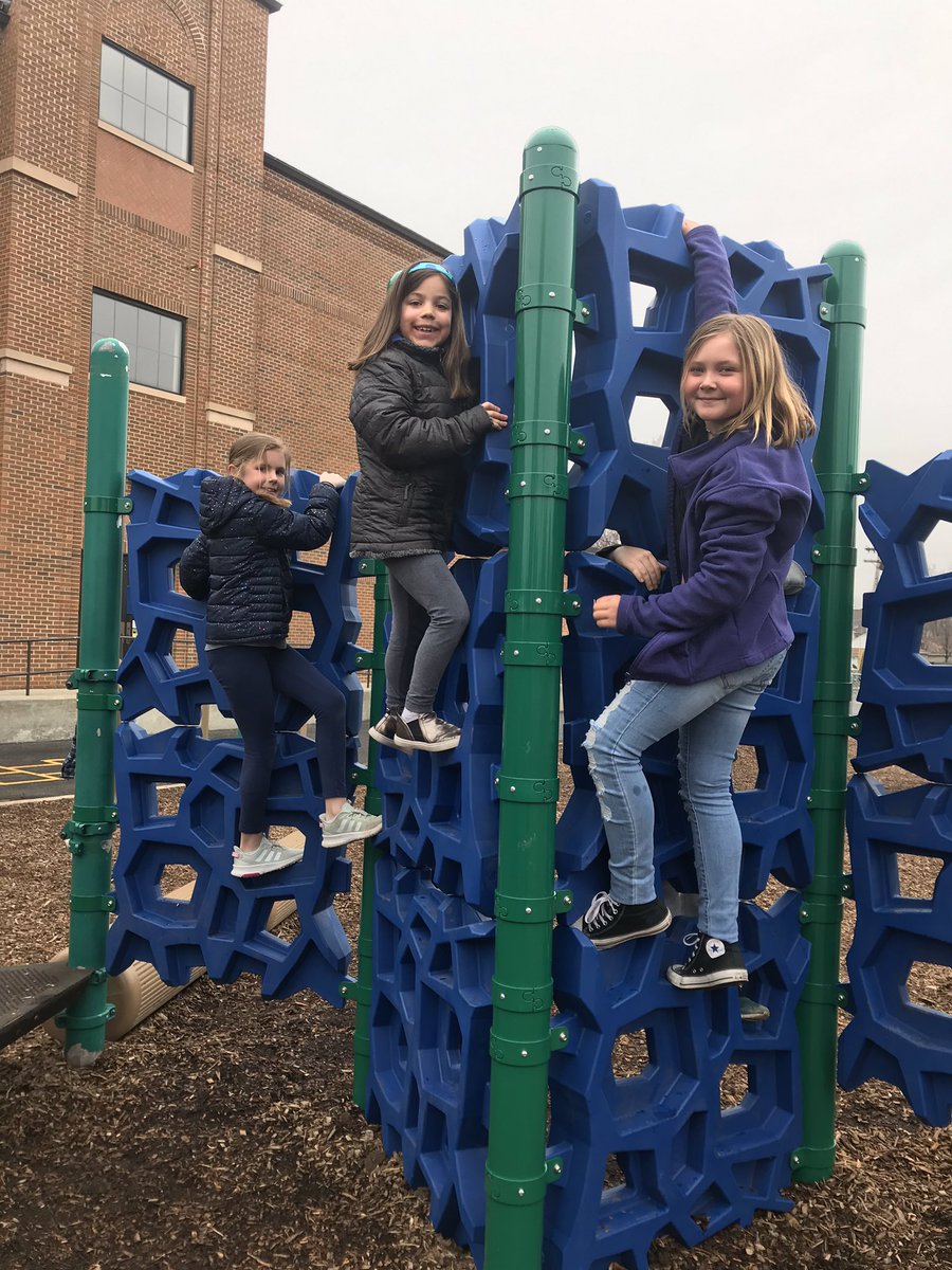 MrsKaplanGrade3's tweet photo. Thank you Roosevelt PTO got new playground equipment. #d64Smiles, #engageD64 https://t.co/dshHqZbLSZ