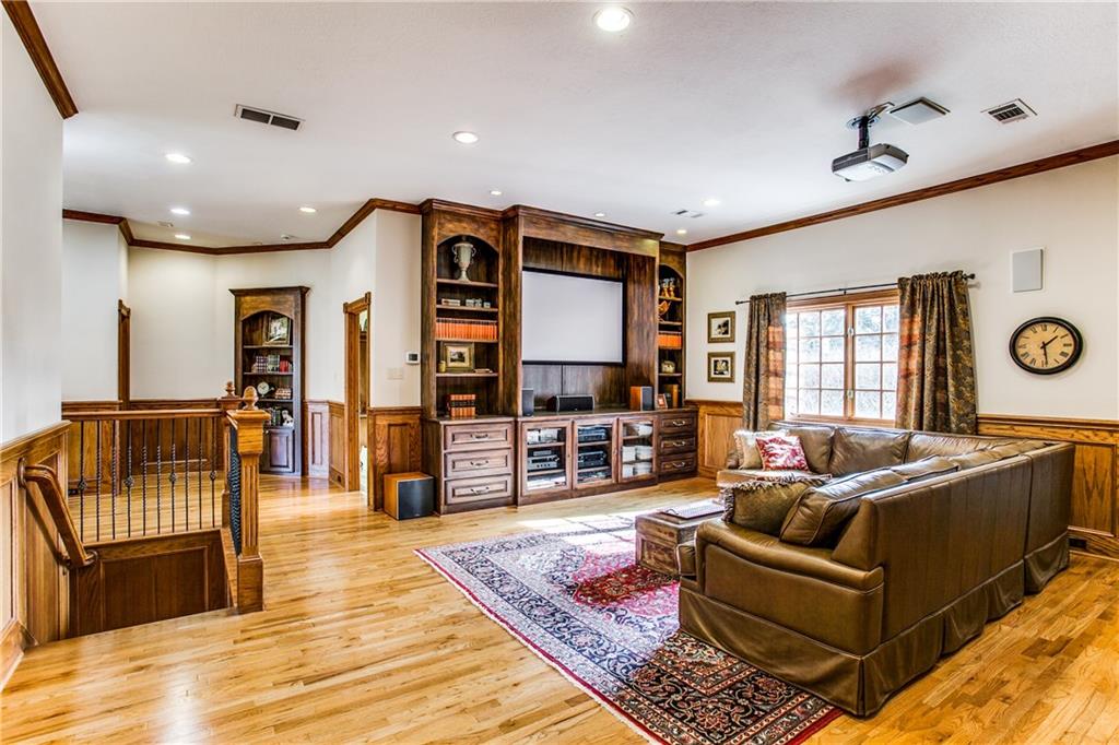 CranstonGroup's tweet photo. #OpenHouse

📍 4206 Valley Ridge Rd. | #Dallas, TX
🏠 Sat. &amp; Sun. from 1-3pm

5 Bed / 6 Full Bath / 1 Half Bath
6,456 SqFt / Offered for $1,425,000

For more details, to schedule a private tour, or for any of your #RealEstate needs - contact the #CranstonGroup 🗝 https://t.co/lh708BBVme