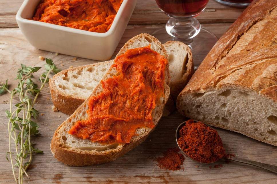 ItalyinARG's tweet image. #Spilinga es un pequeño pueblo en Vibo Valentía #Calabria🇮🇹. 
¿Su particularidad? Cuna de la 'NDUJA 👉Embutido muy picante elaborado con carne de cerdo y especias como el 🌶, para degustar untado en pan tostado o como base de salsas. Un manjar!🙌
#DescubriendoItalia