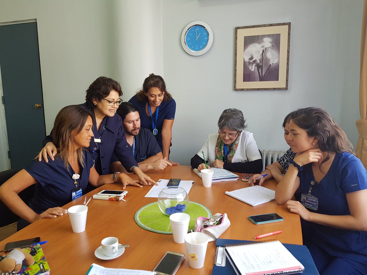 AnaMara20182's tweet photo. Trabajando en la campaña de lanzamiento implementación guías RNAO en HCUCH @DorisGrinspun @Domi__Sol @AmaliaSilvaG https://t.co/6izVjpn40G
