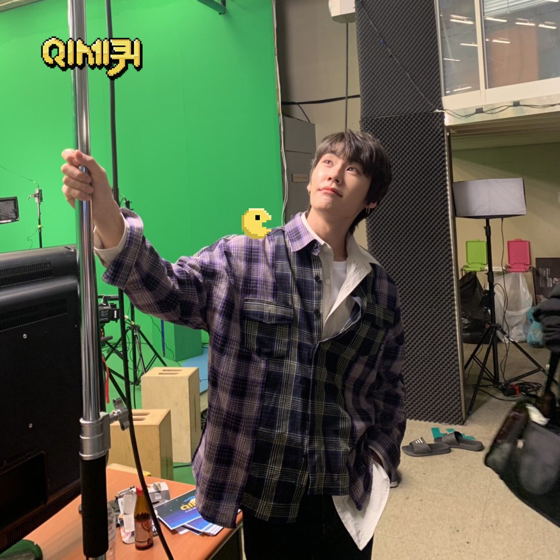 InsaneQuizShow's tweet photo. 조명 앞에서 갑자기 설정샷 MC이룽,,,
찍을생각 없었는데 호다닥 카메라 들어벌임,,,📸📸
　
이번주 일요일 낮 12시,,,
#이세퀴_봐_꼭_봐 #이세퀴 #정일훈 #비투비 #BTOB #IQS https://t.co/EBu7fBTw4D